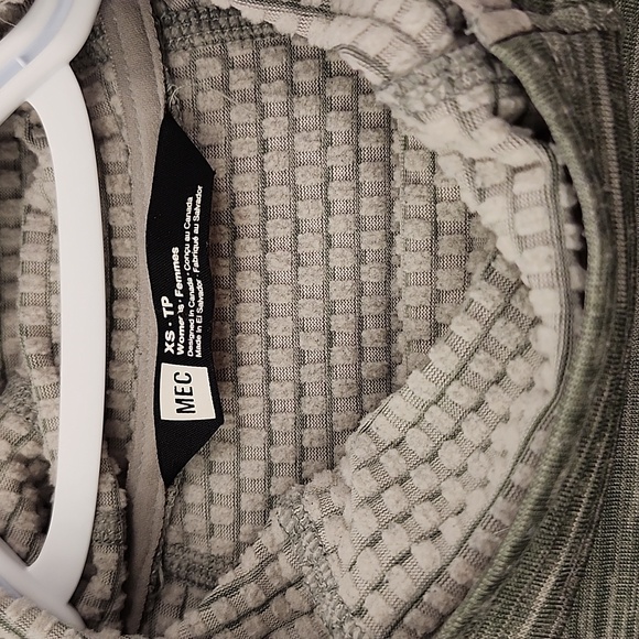 MEC grey long sleeve activewear top thumbholes hood XS - Picture 2 of 8